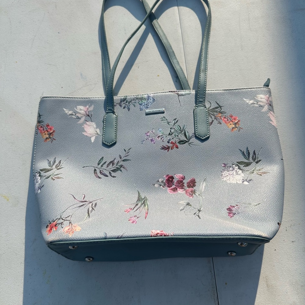 Floral purse. Very nice. Still full of life.